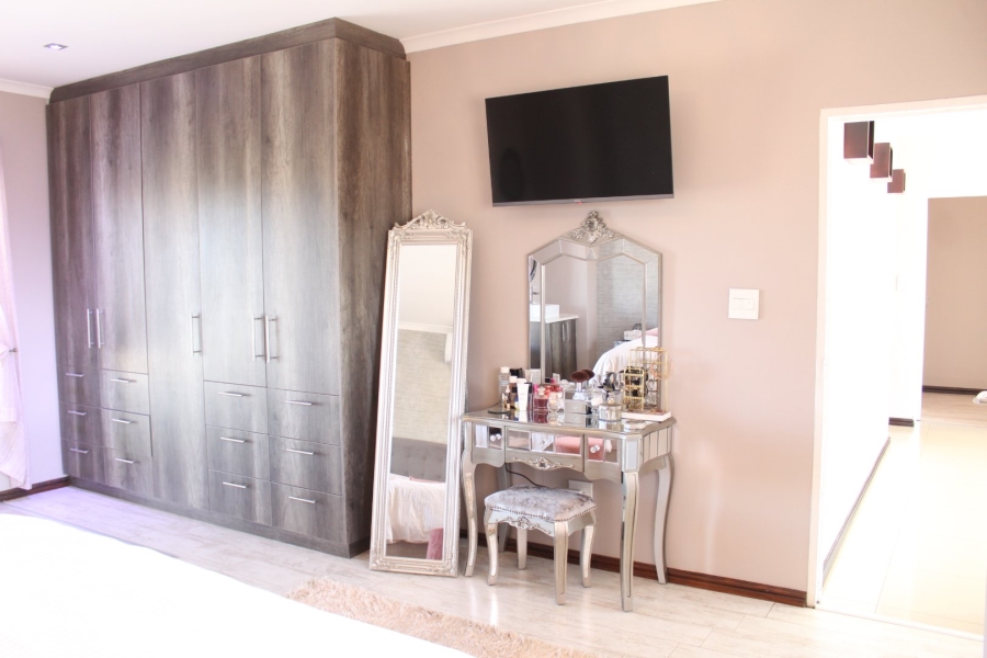 4 Bedroom Property for Sale in Rouxville Western Cape